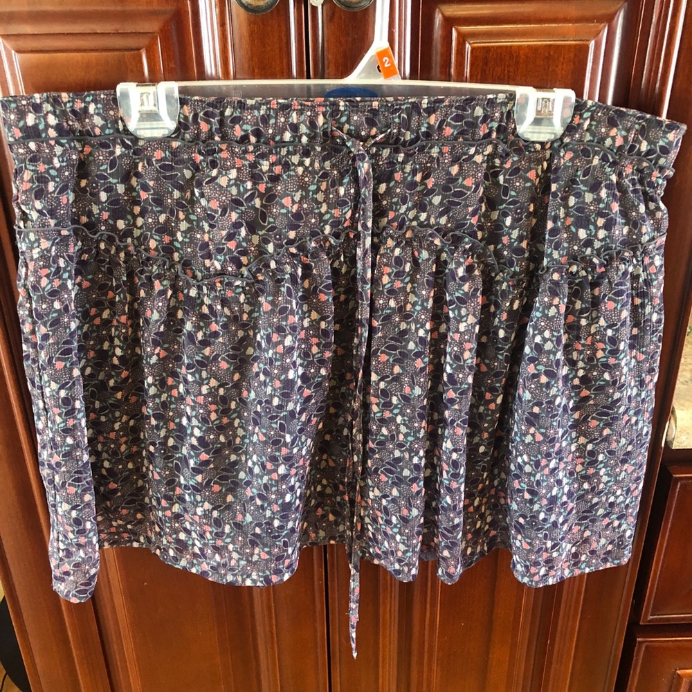 American Eagle Women’s Grey Floral Skirt